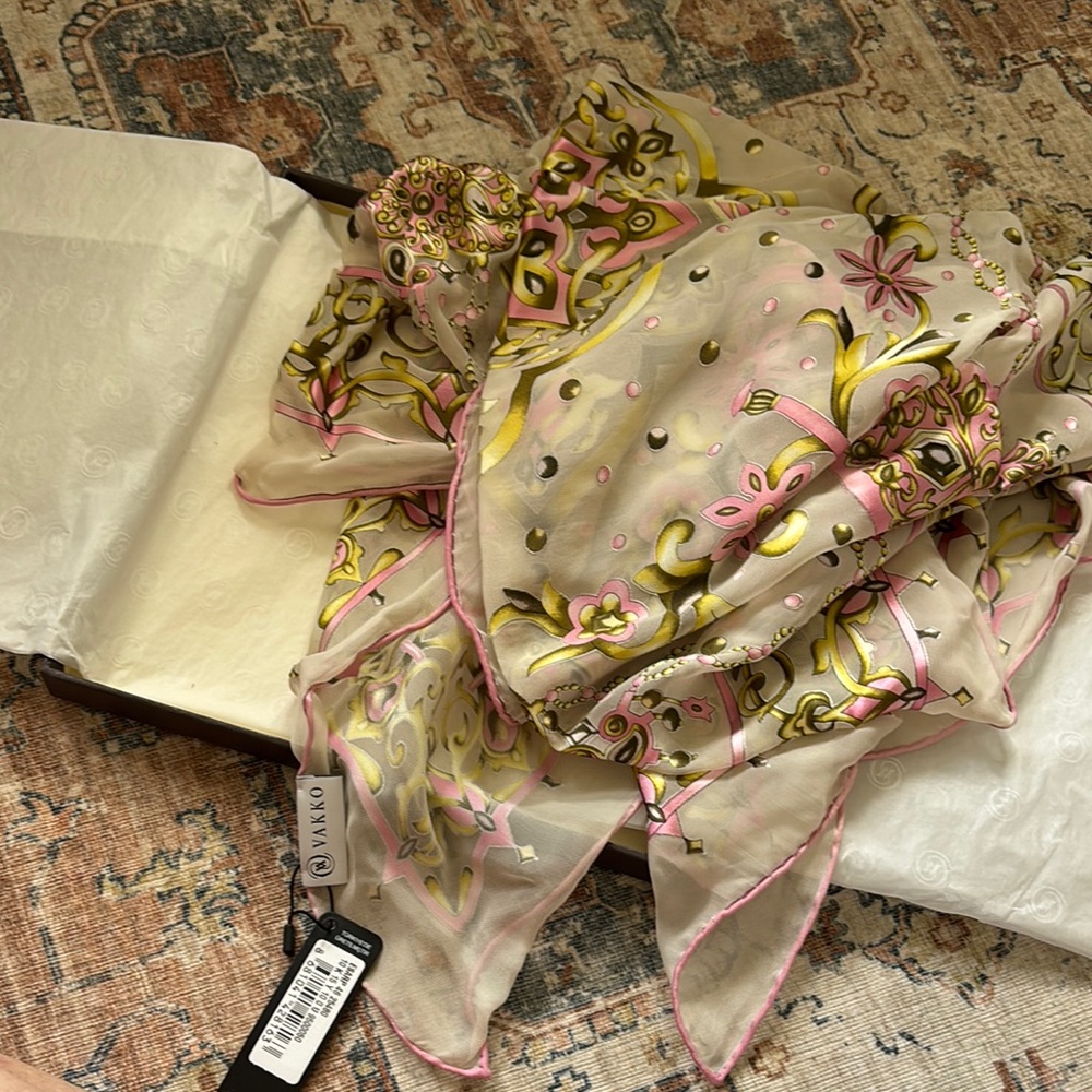 Vakko Women's Pink and Gold Scarf